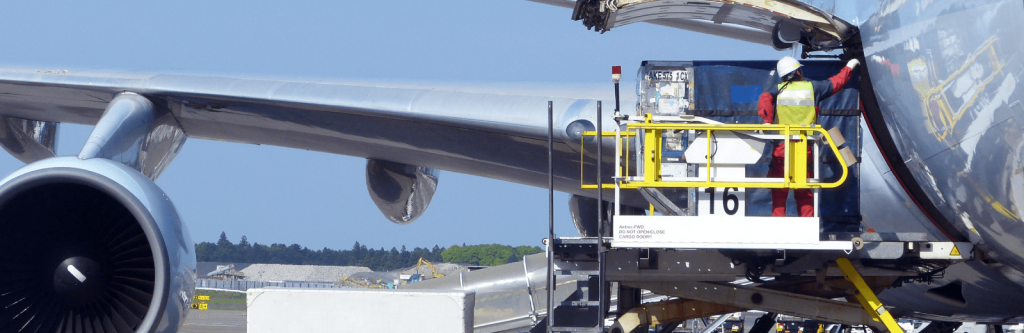 Loading aircraft with temperature cargo Loading aircraft with temperature cargo